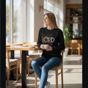 Trust in the Lord with all your heart women’s Black Graphic sweatshirt size XL